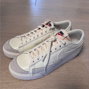 Nike Cream/Off-White Low-Top Blazers